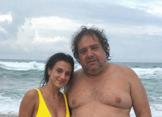 Dvadesetogodišnja žena smijala se debelom, neurednom muškarcu starijem od 50 godina koji je bio zaljubljen u nju… Ali ostala je šokirana kad je otkrila da je taj isti muškarac “siromašnog izgleda” zapravo milijunaš — pa je smislila plan, ne znajući da je on već jedan korak ispred nje 😱 Dvadesetogodišnja žena smijala se debelom, neurednom muškarcu starijem od 50 godina koji je bio zaljubljen u nju… Ali ostala je šokirana kad je otkrila da je taj isti muškarac “siromašnog izgleda” zapravo milijunaš — pa je smislila plan, ne znajući da je on već jedan korak ispred nje 😱 - featured image