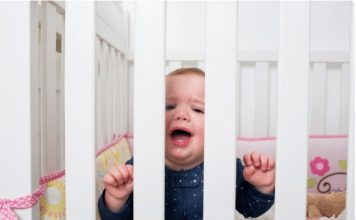 Beba se budila svake noći u isto vreme: Roditelji su bili u šoku kad su otkrili jeziv razlog - featured image