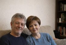 Upoznala sam muškarca od 59 godina i dozvolila mu da se useli kod mene — ali kada je moj sin zamolio da ostane nekoliko dana, on se usprotivio.