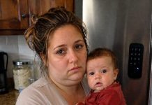 Moj muž je zaključao frižider bravom na šifru, tvrdeći da mi tako želi pomoći da smršam i da će kontrolisati sve što jedem. Ali kada je moja svekrva to otkrila, uradila je nešto što me šokiralo još više od njegovog nevjerovatnog postupka. 😱😮