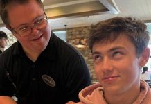 Moj se sin rugao konobaru s Downovim sindromom pred punim restoranom, ali kad sam mu oduzela nagradu i otkrila zašto je taj čovjek zatražio baš naš stol, istina ga je natjerala da preispita sve što je mislio o sebi