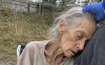 Pronašla sam 95-godišnju ženu omamljenu, kako sjedi u invalidskim kolicima uz pustu cestu, i odvezla je u bolnicu… Ali kad se probudila i ispričala nam što se dogodilo, svi su se ukočili
