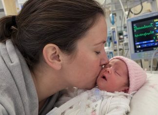 Majka je došla u mrtvačnicu kako bi posljednji put vidjela svoju djevojčicu. Ali tijekom oproštaja primijetila je nešto nevjerojatno…