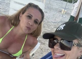 „Moja najbolja prijateljica, s kojom sam prijateljevala 37 godina, zamolila me tijekom našeg odmora da napravimo JOŠ JEDNU POSLJEDNJU fotografiju zajedno — kao prijateljice. Kad sam je pitala zašto kaže ‘posljednju’, nasmiješila se i odgovorila: