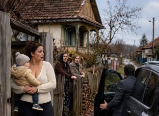 Kad ju je zaručnik ostavio s jednogodišnjim djetetom, cijelo selo se smijalo — sve dok se pred Tanjinom kućom nije zaustavio crni automobil i iz njega izašao čovjek kojeg nitko nije očekivao
