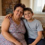 Sedmogodišnji Luka rekao je učiteljici da mu baka svake noći veže ruke, ali tek kad su otvorili zaključanu sobu na katu, otkrili su zašto dječak godinama vjeruje da mu je majka mrtva