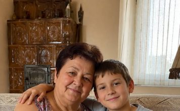 Sedmogodišnji Luka rekao je učiteljici da mu baka svake noći veže ruke, ali tek kad su otvorili zaključanu sobu na katu, otkrili su zašto dječak godinama vjeruje da mu je majka mrtva