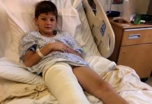 Otišla sam u bolnicu da se brinem o sinu koji je imao slomljenu nogu, ali medicinska sestra mi je krišom gurnula komadić papira u ruku i šapnula: „Laže. Provjerite kameru iz sobe u 3 ujutro.“ 😰😨
