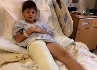 Otišla sam u bolnicu da se brinem o sinu koji je imao slomljenu nogu, ali medicinska sestra mi je krišom gurnula komadić papira u ruku i šapnula: „Laže. Provjerite kameru iz sobe u 3 ujutro.“ 😰😨