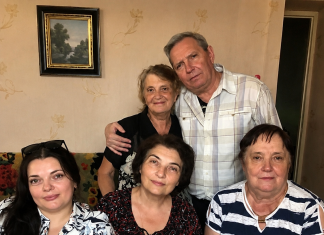 Moj otac nikada nije mogao odlučiti koju od četiri žene želi oženiti — pa se potajno oženio svima njima, dobio 17 djece i vjerovao da ga nikada neće uhvatiti. A onda je jednog dana pozvao sve četiri obitelji za isti stol…
