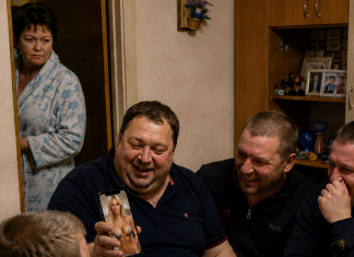 Slučajno sam čula kako muž svojim prijateljima priča o sedmodnevnom odmoru s ljubavnicom i pokazuje im fotografiju mlade djevojke; ali kada se vratio s odmora, pripremila sam mu iznenađenje koje nikada neće zaboraviti 😱