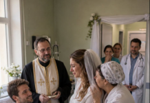 „Udala sam se za ljubav svog života u bolničkoj sobi nakon što su nam liječnici rekli da mu je ostalo još samo nekoliko mjeseci života. Ali odmah nakon što smo izgovorili ‘Da’, jedna me medicinska sestra povukla u stranu i šapnula: ‘Prije nego što odeš… pogledaj ispod njegova madraca.’“