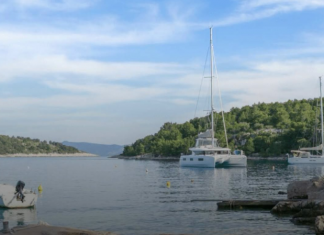 “Nećeš se ti, Bosanko, kupati u mom moru” Voditeljka snimila brutalnu svađu na plaži u Hrvatskoj, pljuštale jezive psovke (VIDEO)