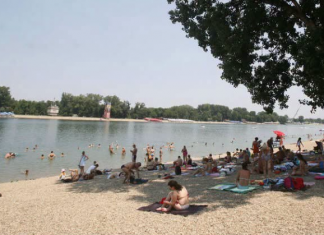 “Otišla SAM na nudističku plažu na adi ciganliji I pobegla posle pola sata” kad je videla šta muškarci rade…