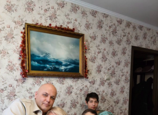 Moj otac pozvao je tri žene na svoj 70. rođendan i rekao: „Svima vama lagao sam 25 godina.” Moja majka je problijedjela, a ja sam očekivao najgore… sve dok nije stavio staru medicinsku mapu na stol…