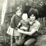 Zašto ne treba držati fotografije umrlih ljudi u kući: razlog će vas zapanjiti!