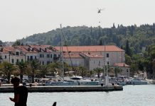 JEZIV SNIMAK SA JADRANSKE MAGISTRALE KRUŽI MREŽAMA! Ljudi se KRSTE zbog prizora,DAL JE NORMLNA OVA DJEVOJKA.. pitaju se GDE JE POLICIJA?!