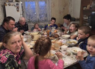 U svojoj 65. godini odgajala sam sedmero djece svoje snahe, kuhala za 11 ljudi i plakala od iscrpljenosti – a onda je ona rekla: „Ako ne budem mogla imati još jedno dijete, umrijet ću.“