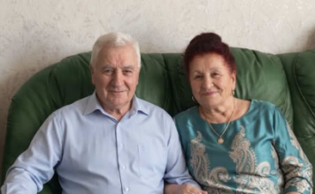 Moj otac je celog života uzimao celu platu moje majke. Jednog dana smo konačno saznali na šta je potrošio sav taj novac.