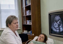 U osmom mesecu trudnoće, doktorka je tokom ultrazvuka primetila zabrinjavajuće promene i zamolila ženu da ostane u bolnici i da se ne vraća svom mužu.