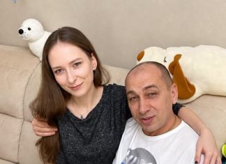 Moj ujak me jednog dana pozvao na bazen. Kada smo stigli, približio se mom uhu i šapnuo: „Poslije bazena dođi u moju sobu.“ Kada sam te večeri otvorila vrata njegove sobe, prizor koji sam ugledala potpuno me ukočio…