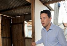 Vratio se podijeliti imovinu nakon razvoda… i pronašao bivšu suprugu kako spava u baraci s njihovim sinom.