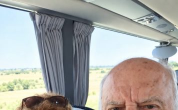 Nakon 52 godine braka, suprug me odvezao na nepoznato mjesto, ne želeći mi reći kuda idemo. Na pola puta čvrsto me uhvatio za ruku i rekao: „Nakon današnjeg dana više nikada nećeš vidjeti svoju djecu.“ U tom trenutku prvi put u životu osjetila sam pravi strah od čovjeka s kojim sam provela gotovo cijeli život…
