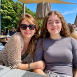 Kada mi je dvadesetogodišnja kćerka otkrila šta se dogodilo u očevom automobilu dok je imala samo 15 godina, briznula je u plač. Pet godina čuvala je njegovu strašnu tajnu, a kada sam konačno saznala istinu, odmah sam potrčala da se suočim sa suprugom…