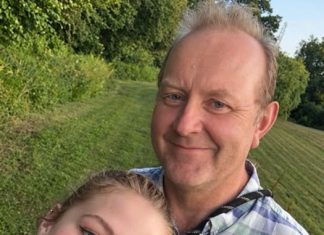 Otišla sam u šumu sa svojim ocem. Odjednom me je zgrabio za ruku i rekao: „Konačno smo sami. Dođi ovamo, da te poljubim. Toliko dugo sam želeo ovo da uradim.“ Užasnuta, pokušala sam da se izmaknem. Ali moj otac je prišao bliže, uhvatio me za ramena i šapnuo: „Ne boj se, dušo. Tvoja majka nikada neće saznati šta se dogodilo između nas.“ Počela sam da drhtim. A kada je rekao: „Čekao sam 19 godina na ovaj trenutak“,…
