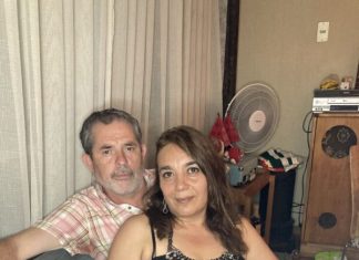 „Nakon 28 godina braka, moj suprug je iznenada počeo zaključavati vrata naše spavaće sobe svake noći, tačno u 2:13 ujutro. Jedne noći pretvarala sam se da spavam i potajno krenula za njim. Ali kada sam iznutra začula glas vlastite majke, krv mi se sledila u žilama… A kada sam pogledala kroz ključanicu i vidjela šta moj suprug radi, morala sam rukom prekriti usta kako ne bih vrisnula…“